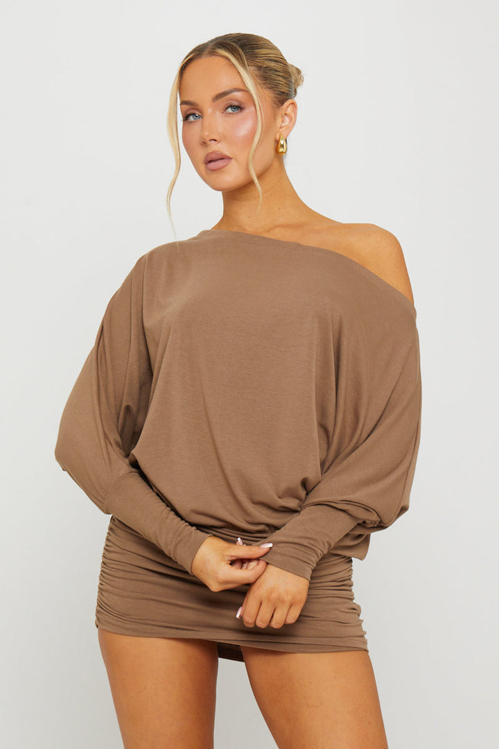 Robe Femme Off-Shoulder avec Manches Chauve-Souris Drapées & Jupe Plissée – Élégante & Chic