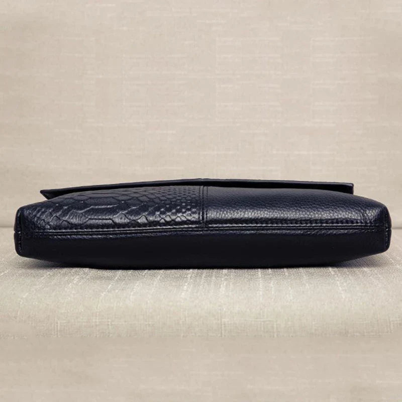 CELINE | STRUCTURED BLACK HANDBAG